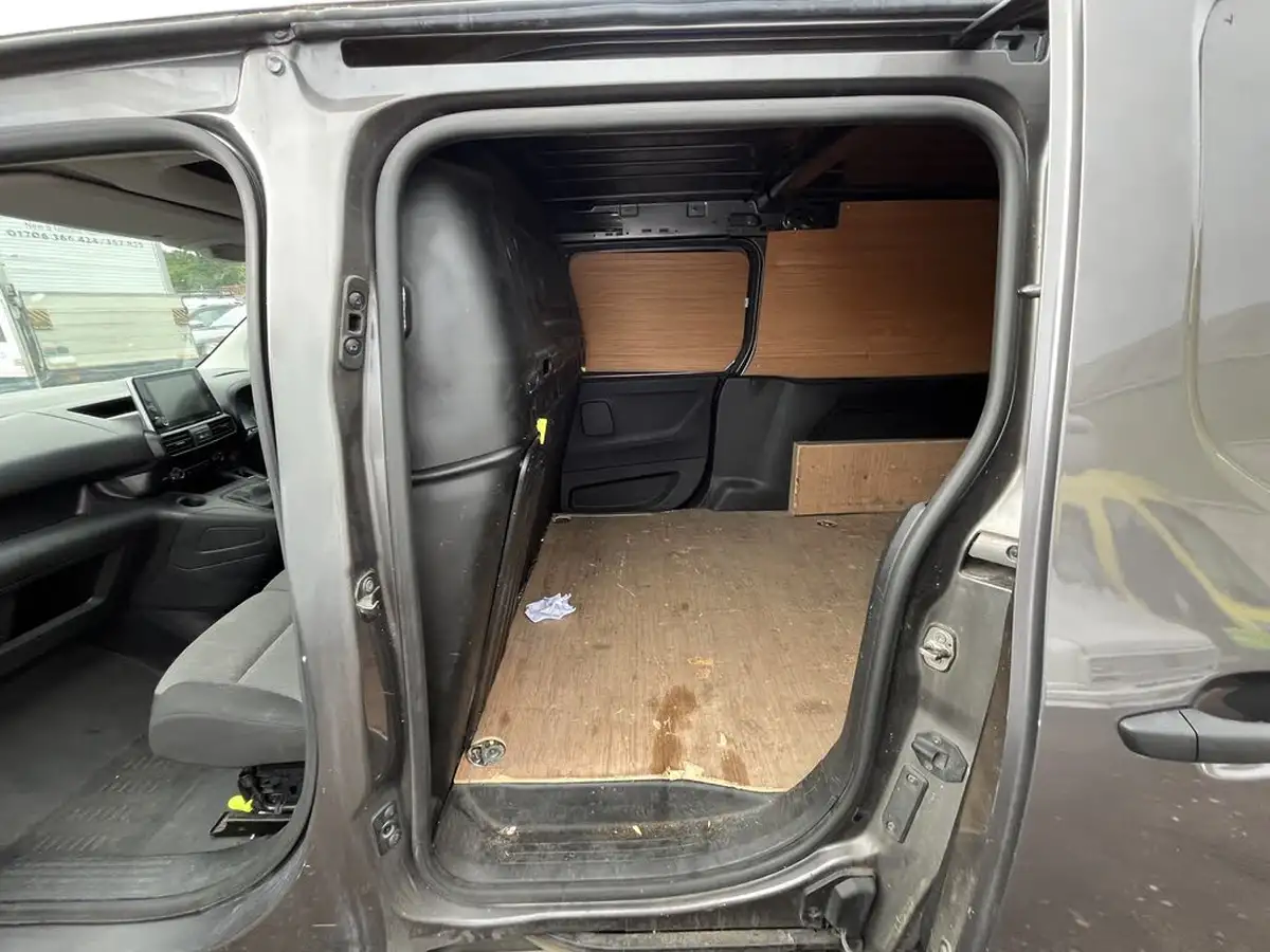 2020-citroen-berlingo-15bluehdi-950-enterprise-100pseu6dt-e-ss-panel-big-6