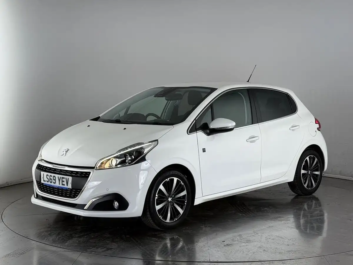 2019-peugeot-208-12-puretech-tech-edition-82bhp-big-3