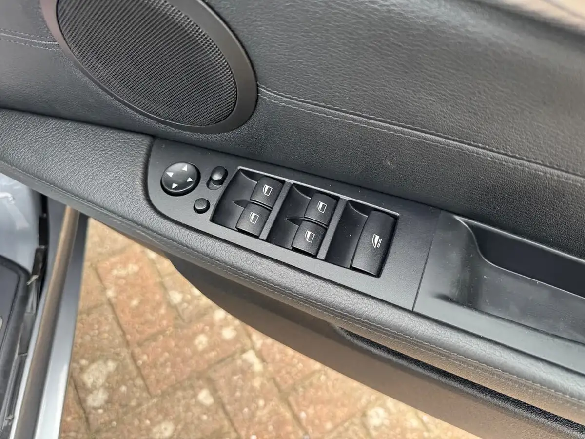 2012-bmw-z4-20-sdrive20i-m-sport-big-10
