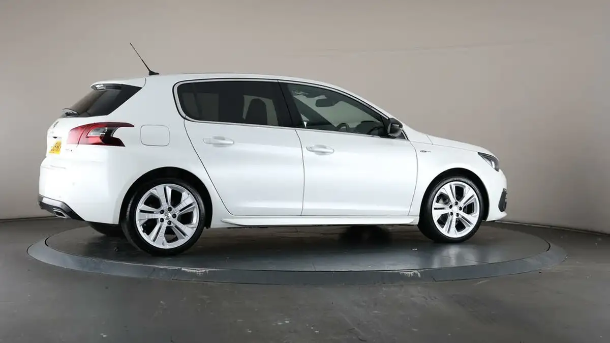 2019-peugeot-308-15-bluehdi-gt-line-big-65