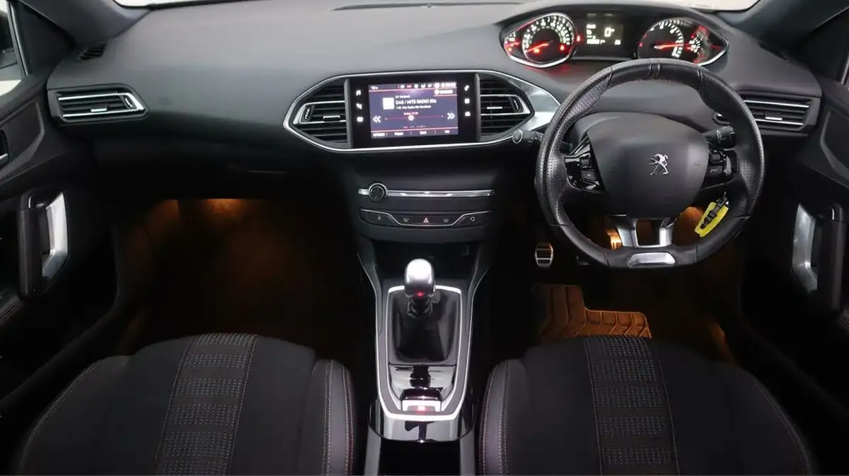 2019-peugeot-308-15-bluehdi-gt-line-big-13
