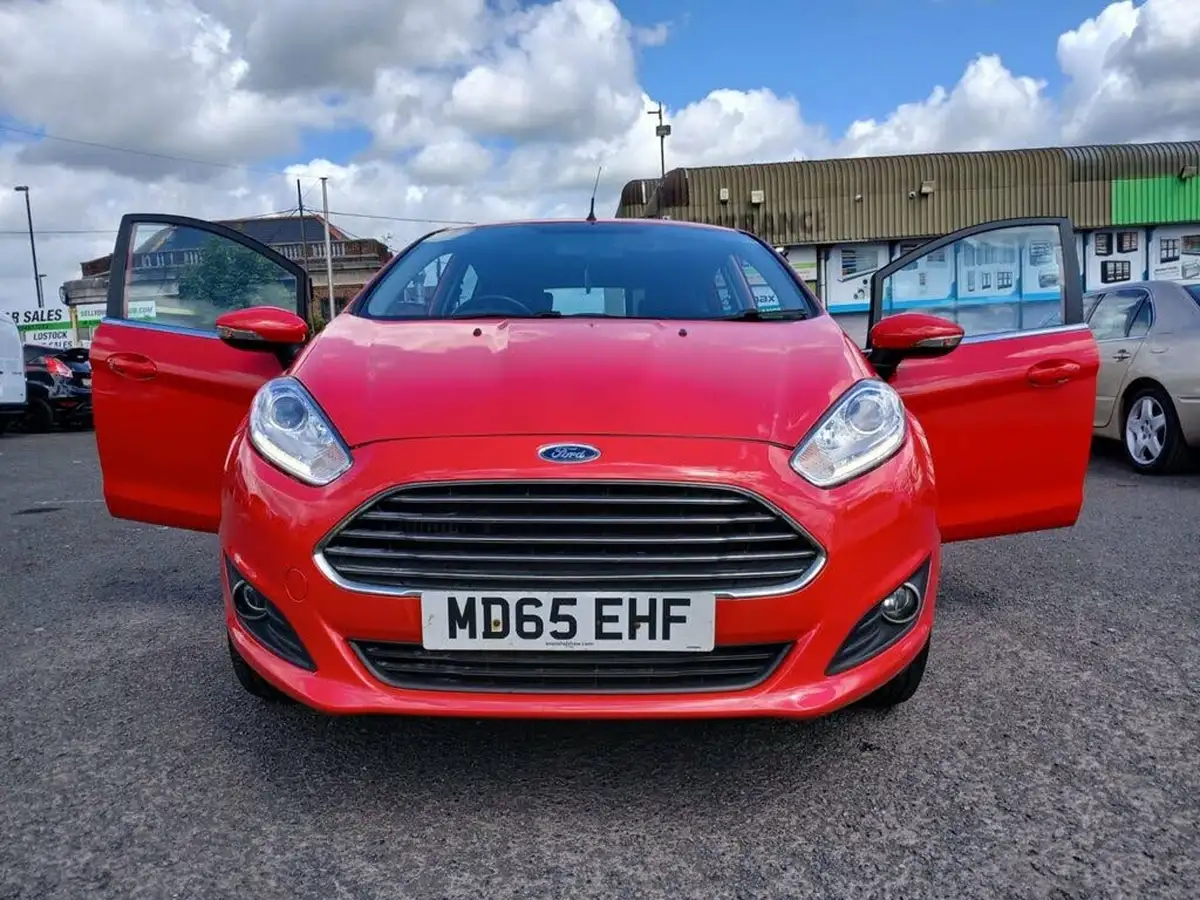 2015-ford-fiesta-10t-zetec-100ps-ecoboost-ss-5d-big-2