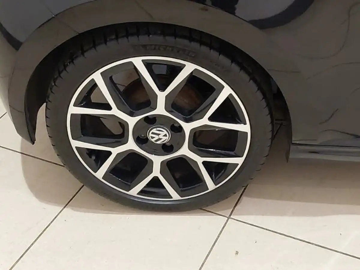 2019-volkswagen-up-10-gti-3d-big-11