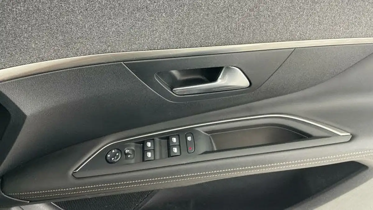 2019-peugeot-3008-suv-16-puretech-gt-line-180bhp-ss-eat8-big-19