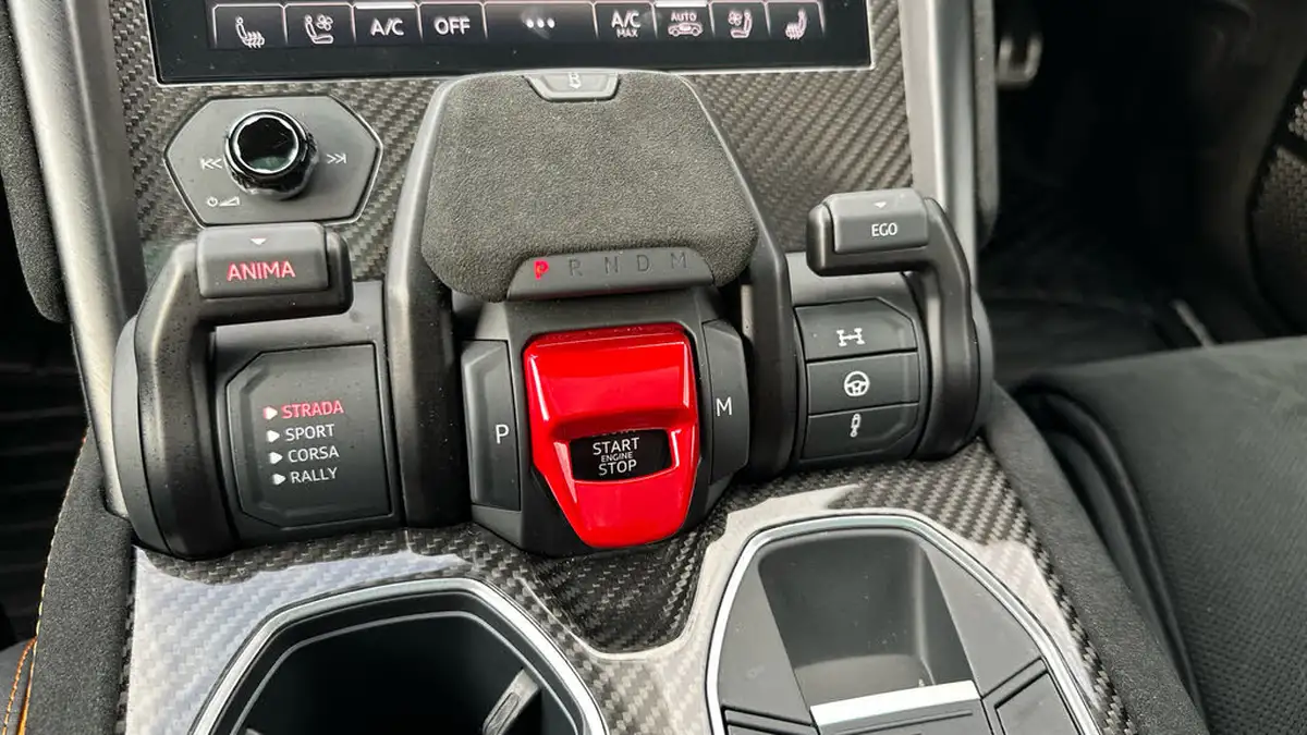 2023-lamborghini-urus-40-no-trim-big-17