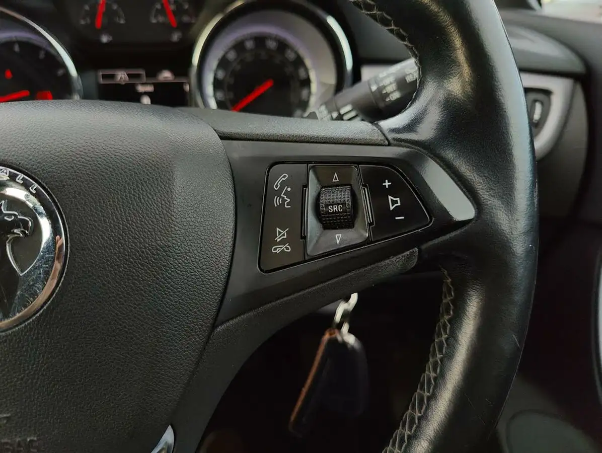 2015-vauxhall-astra-14i-16v-turbo-energy-big-23