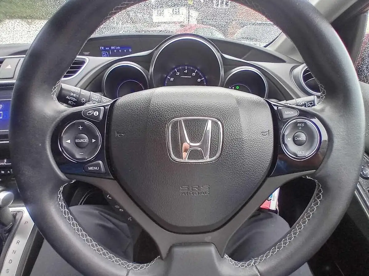 2015-honda-civic-18-se-plus-honda-connect-hatchback-auto-big-27