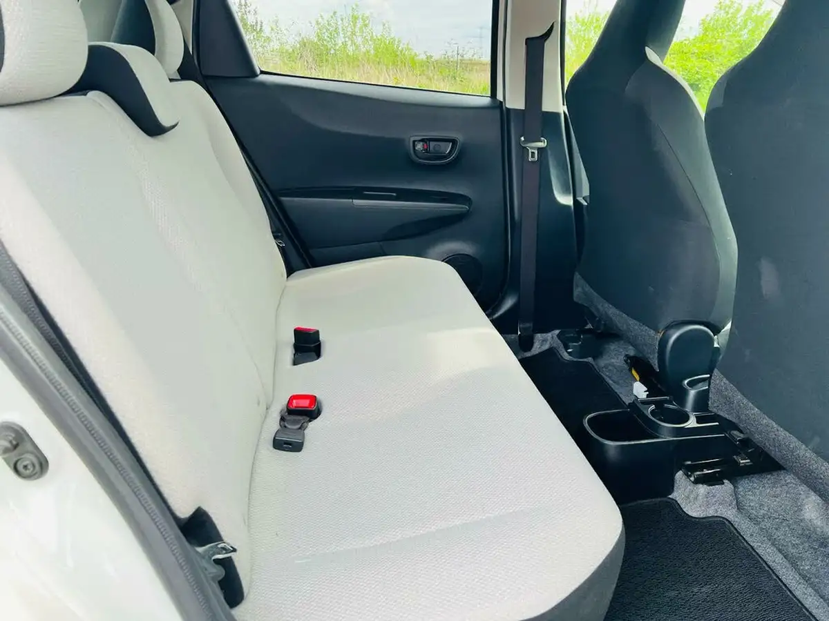 2013-toyota-yaris-133-tr-5d-m-drive-s-big-23