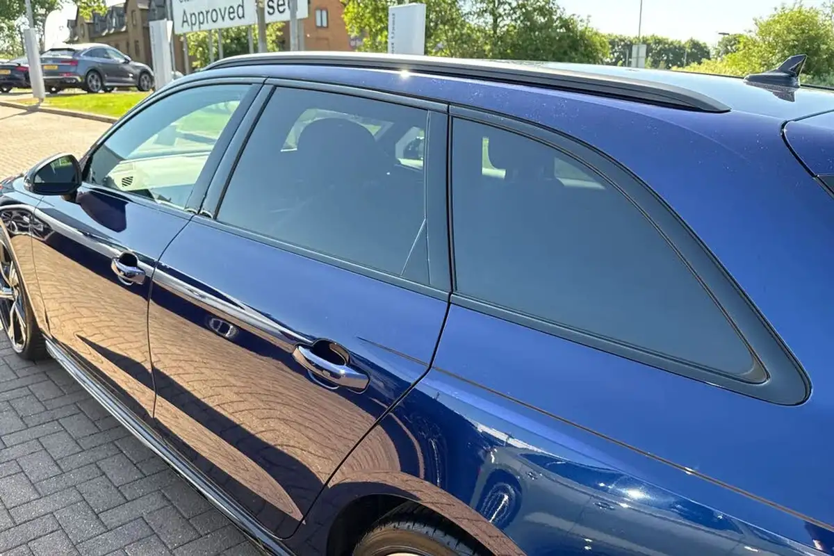 2024-audi-a4-avant-20-35-tdi-black-edition-big-36