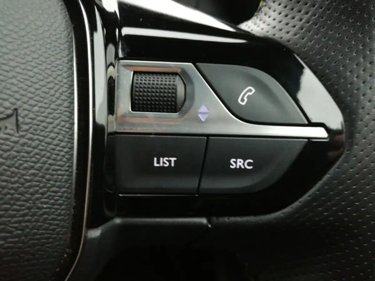2021-peugeot-208-e-gt-premium-big-14