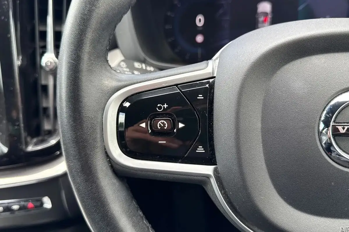 2021-volvo-xc60-20-b5-r-design-big-54