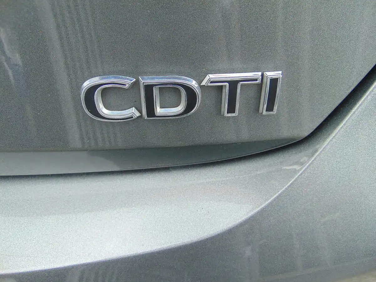 2018-vauxhall-astra-16cdti-elite-nav-136ps-ss-hatchback-big-37