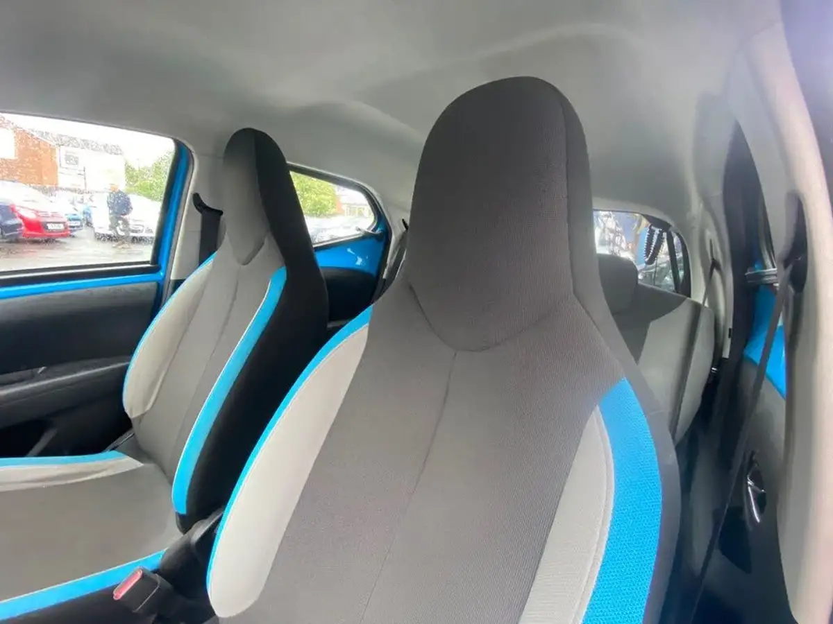 2015-toyota-aygo-10-vvt-i-x-cite-2-68bhp-x-tra-convenience-5d-big-19