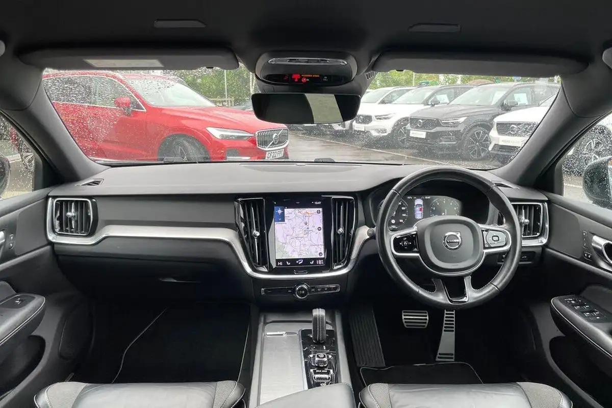 2021-volvo-v60-20-b3-r-design-160bhp-big-2