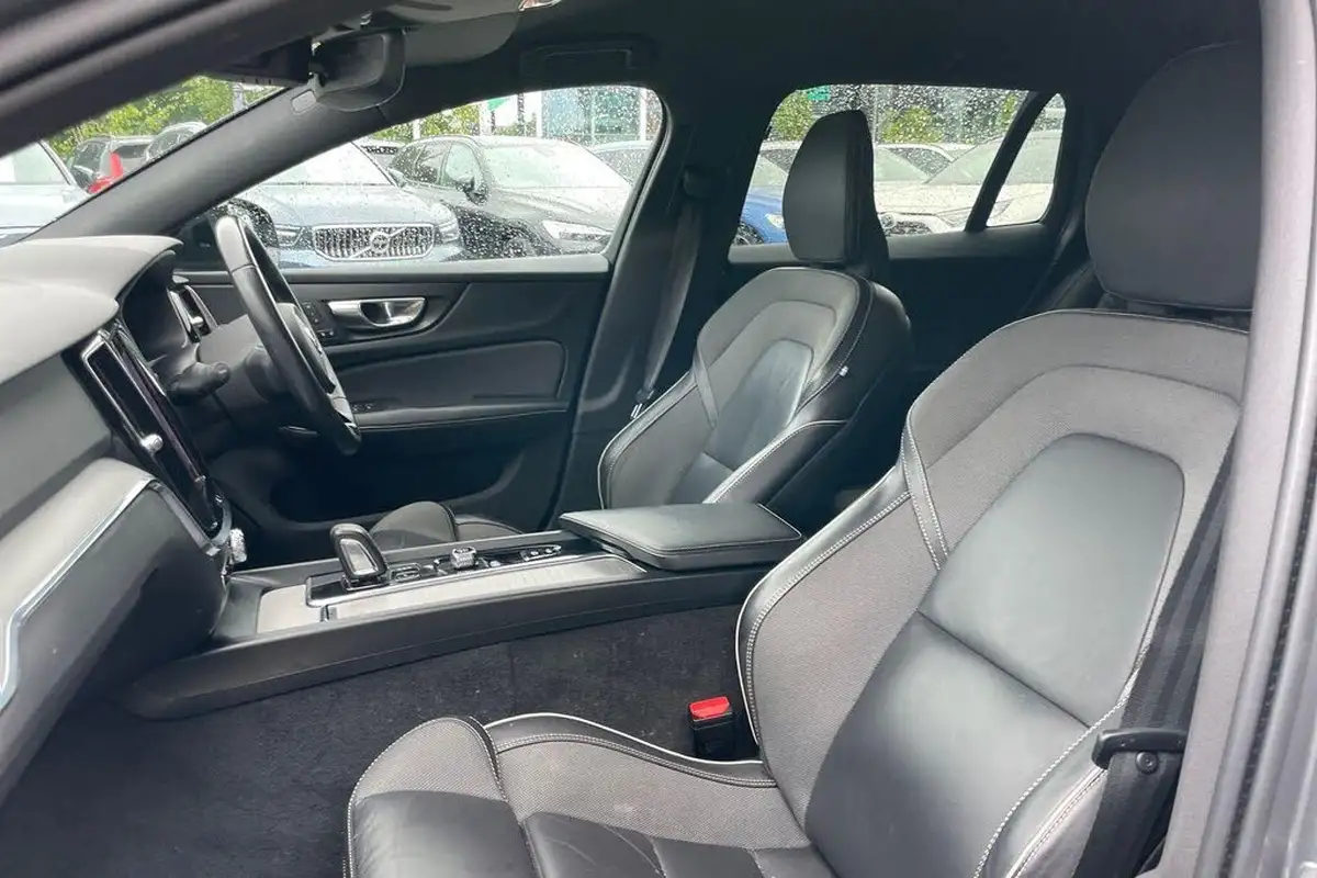 2021-volvo-v60-20-b3-r-design-160bhp-big-26