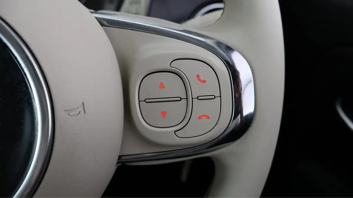 2020-fiat-500-12-lounge-big-20