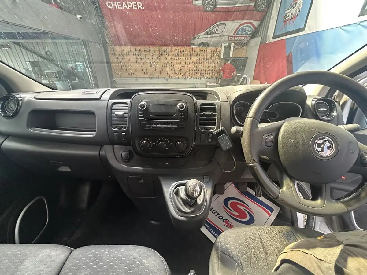 2017-vauxhall-vivaro-16cdti-sportive-2700-l1h1-120pseu6-panel-big-18