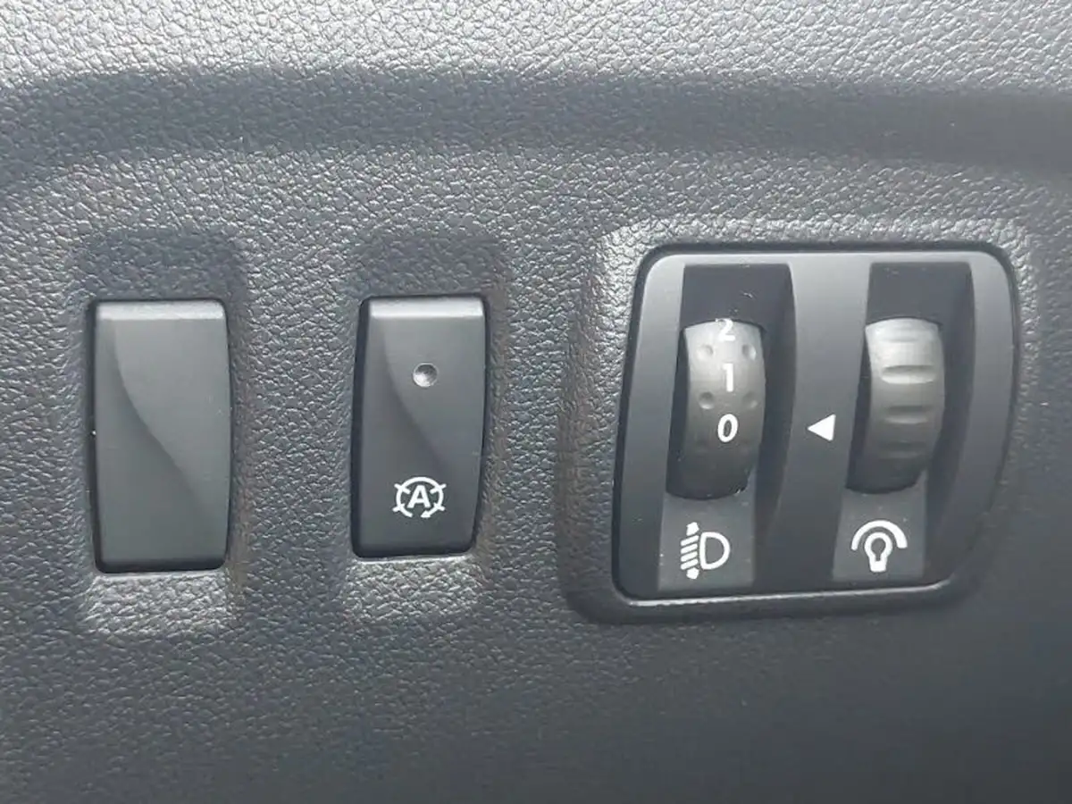 2018-renault-captur-09-tce-iconic-big-14