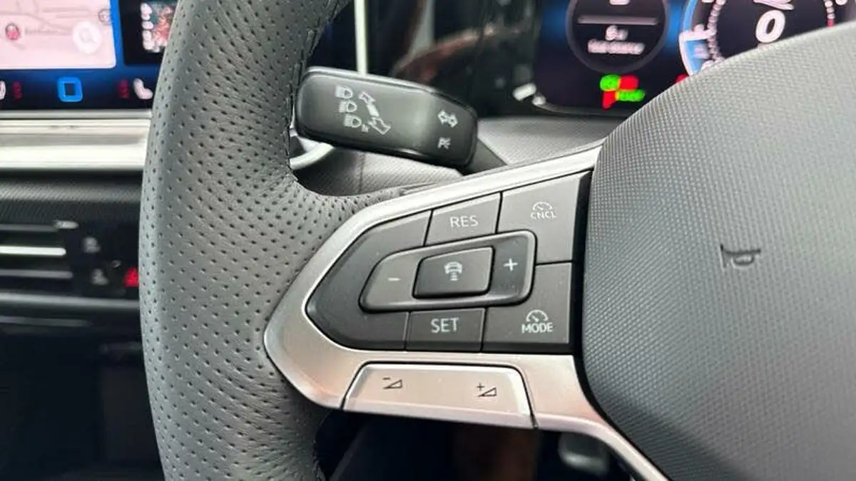 2025-volkswagen-golf-15-etsi-black-edition-big-23
