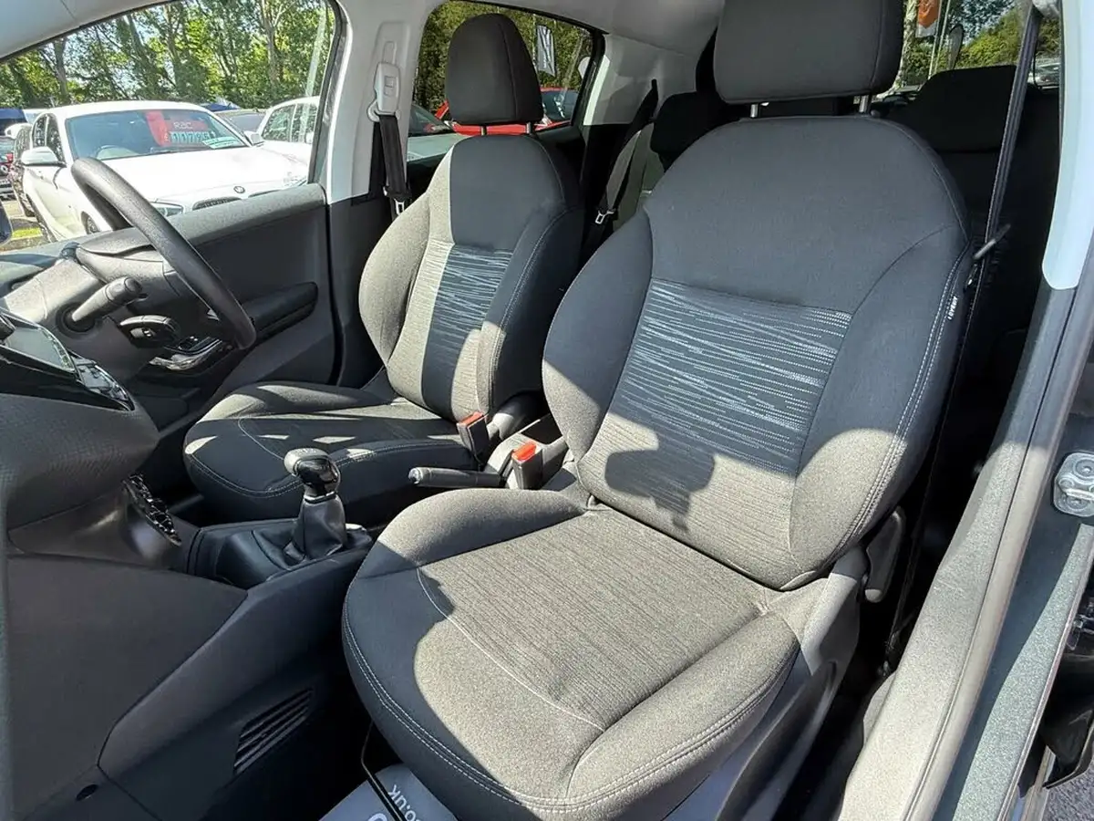 2015-peugeot-208-10-puretech-access-ac-5d-big-36