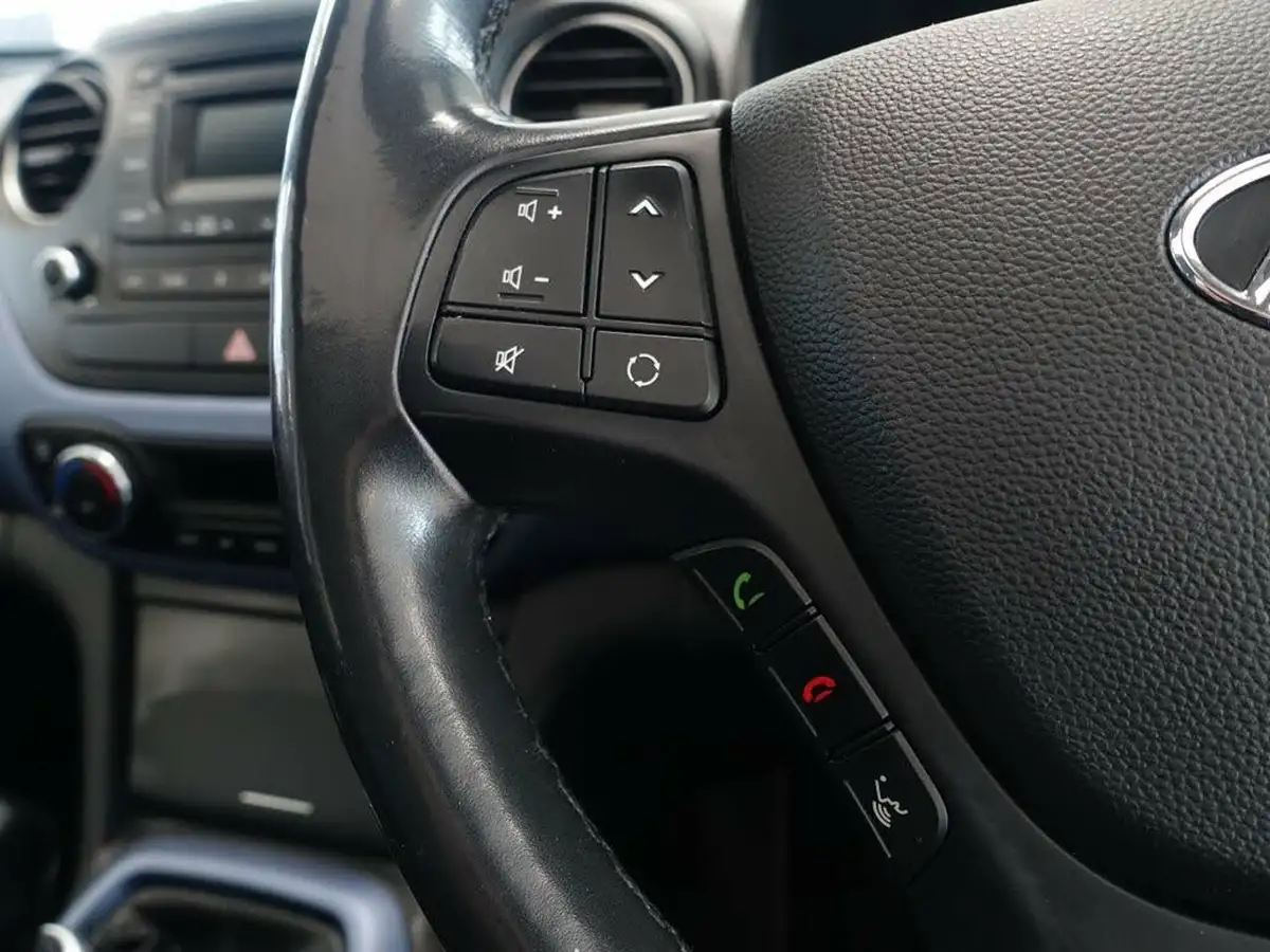 2015-hyundai-i10-12-premium-se-big-22