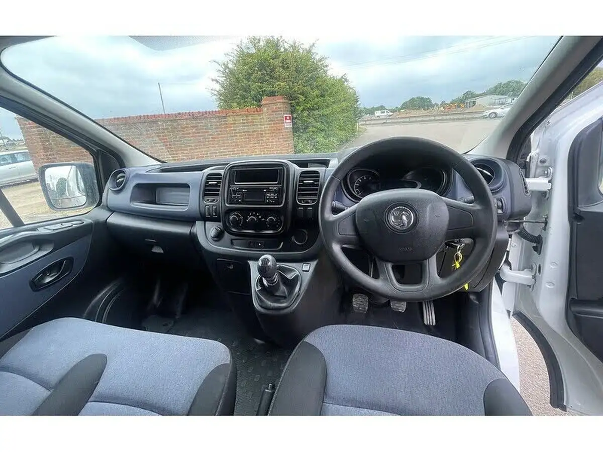 2017-vauxhall-vivaro-16cdti-2900-l2h1-120pseu6-panel-van-big-35