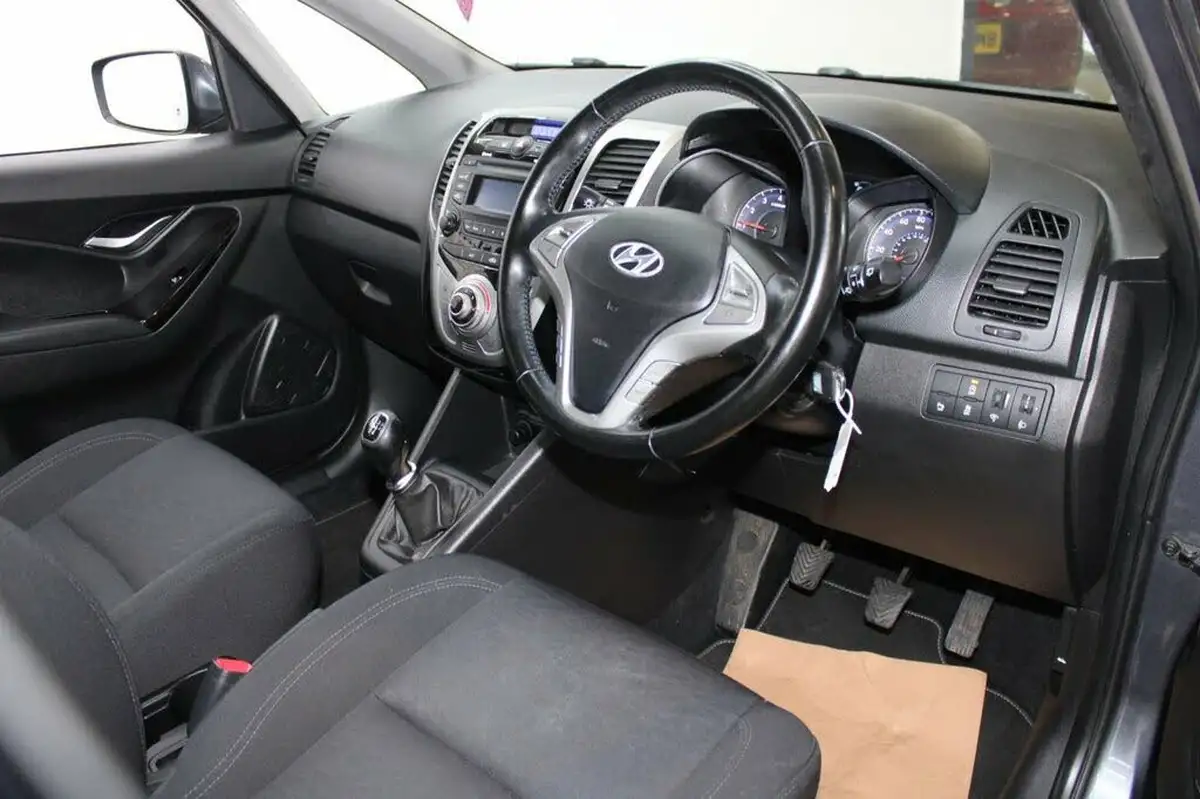 2015-hyundai-ix20-14-se-big-2