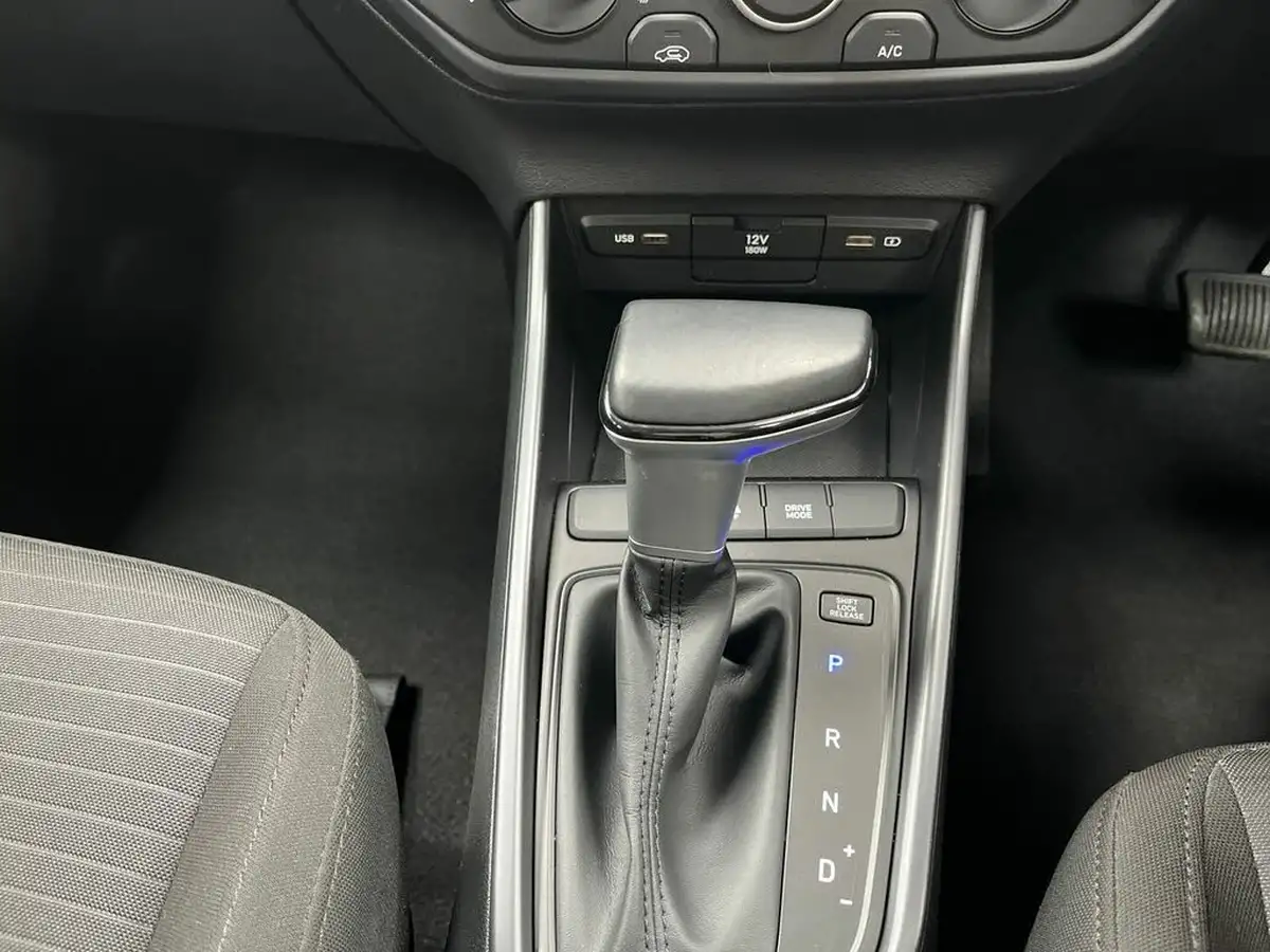 2022-hyundai-i20-10-t-gdi-se-connect-dct-big-24
