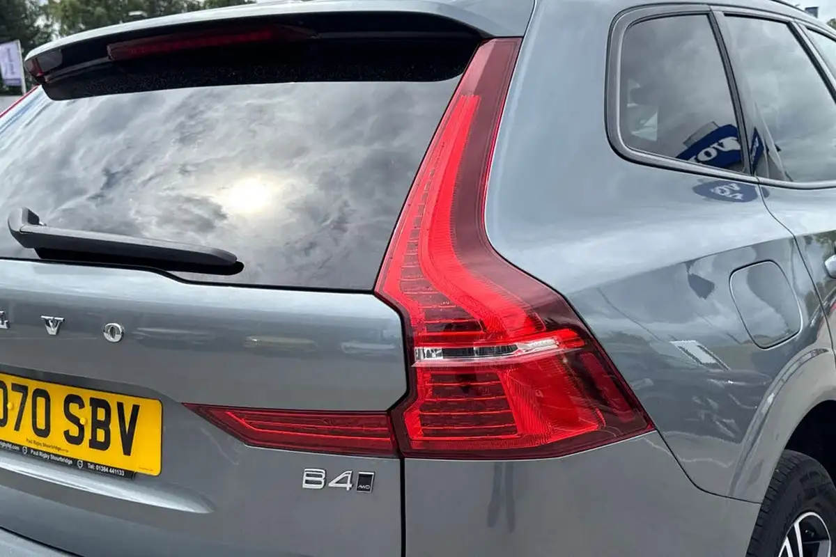 2020-volvo-xc60-20td-b4-r-design-awd-big-19