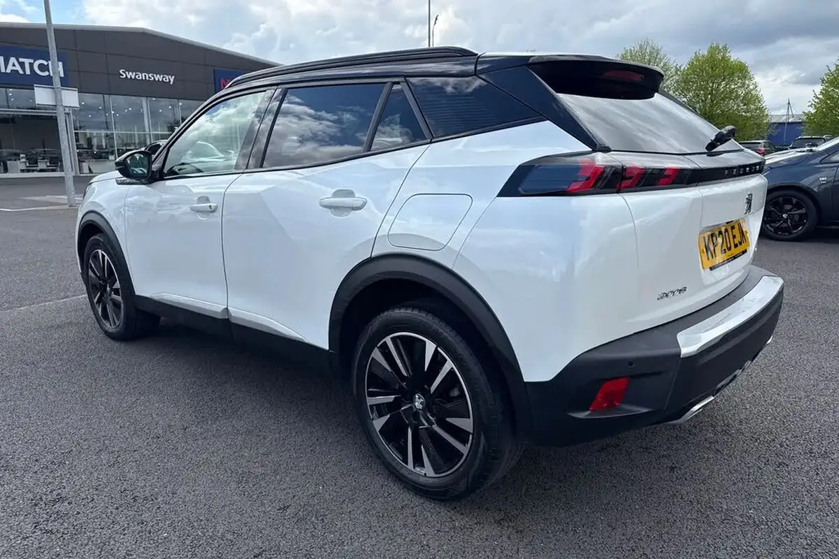 2020-peugeot-2008-suv-12-puretech-gt-line-big-29