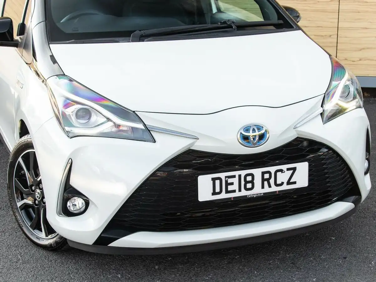 2018-toyota-yaris-15-vvt-i-grey-bi-tone-hybrid-big-10