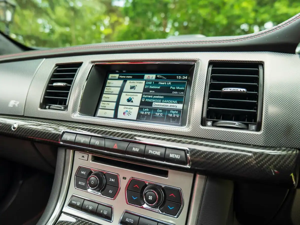 2013-jaguar-xf-50-xfr-big-31