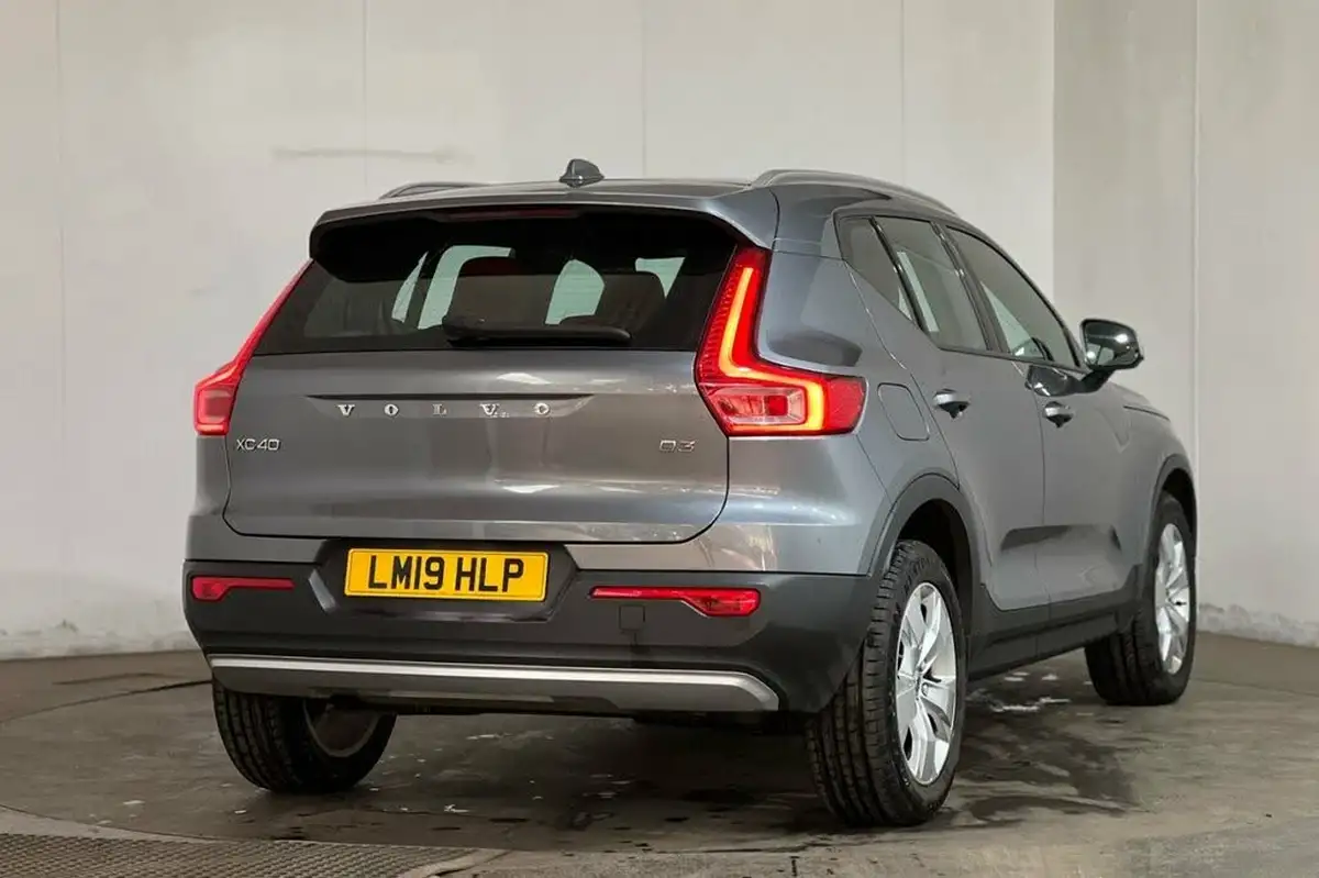 2019-volvo-xc40-20td-d3-momentum-big-21
