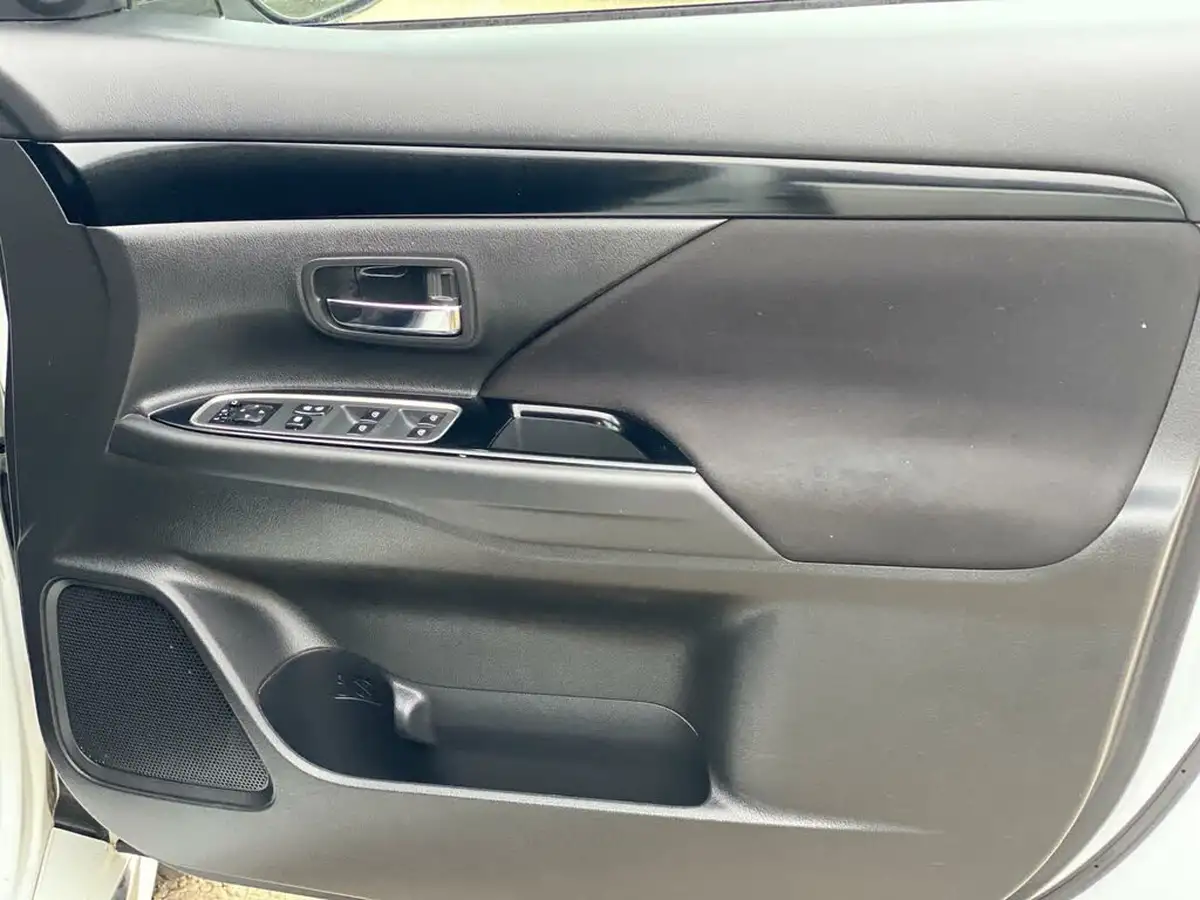 2020-mitsubishi-outlander-24-reflex-plus-commercial-big-27