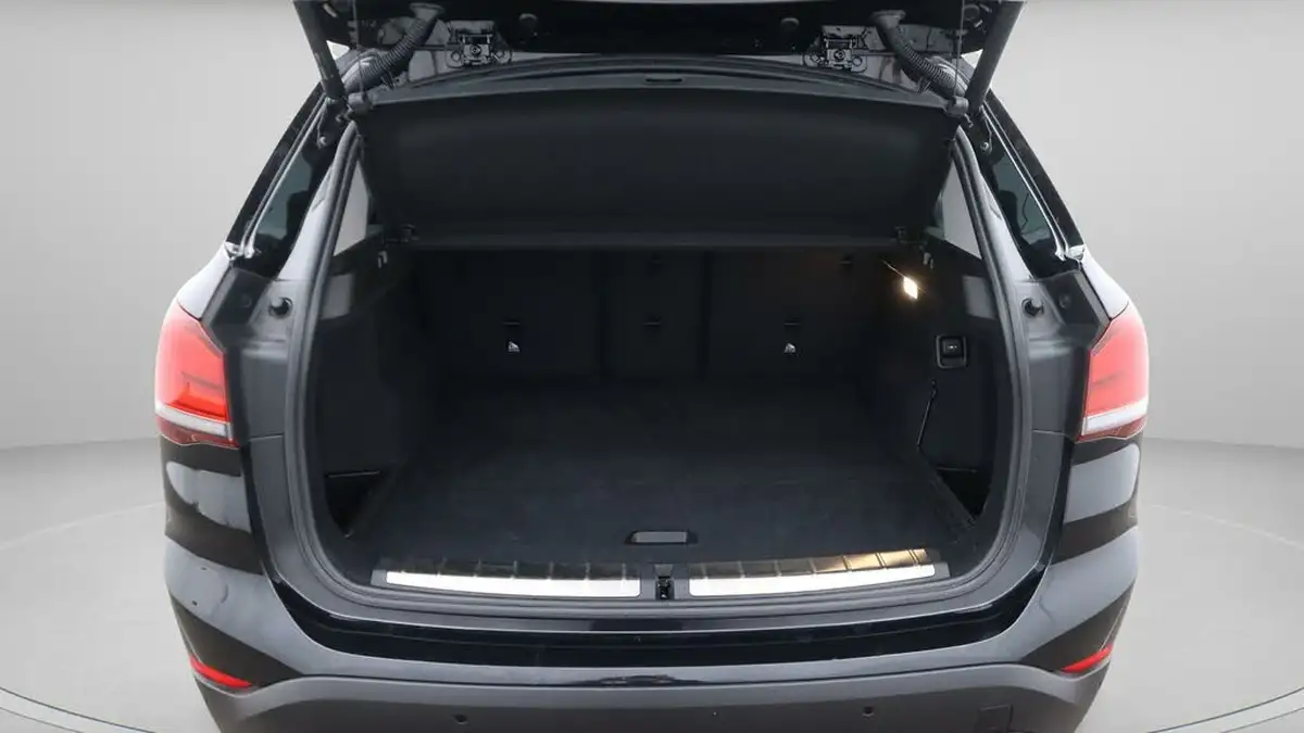 2022-bmw-x1-20-sdrive20i-xline-big-17