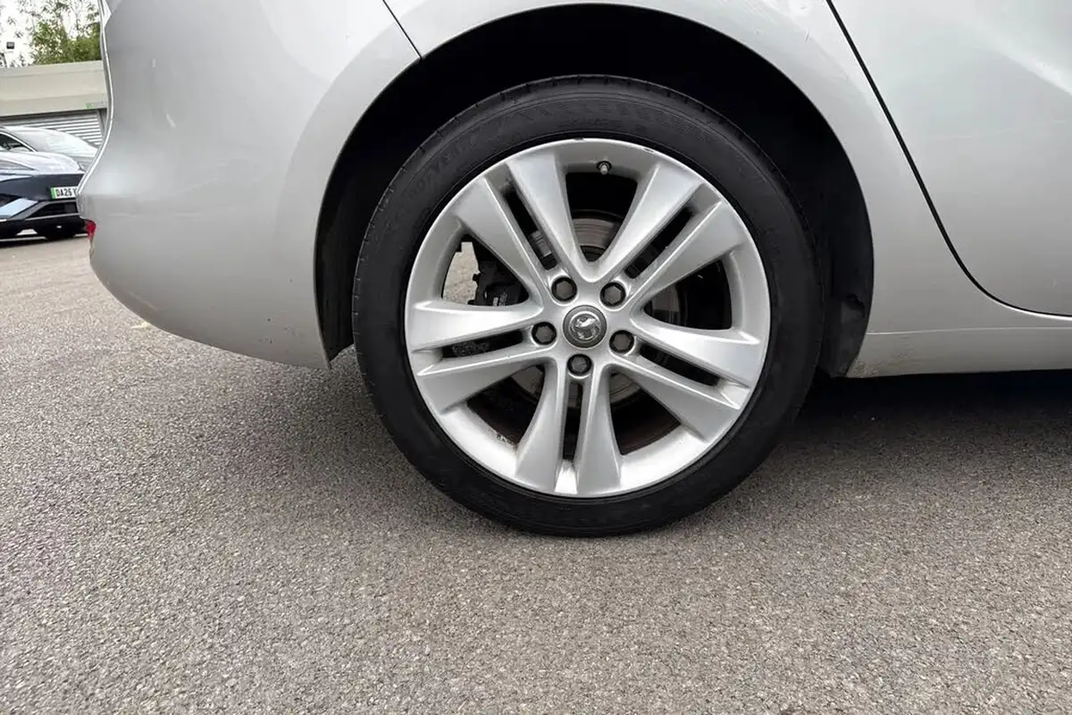 2016-vauxhall-zafira-tourer-14i-16v-turbo-sri-big-9