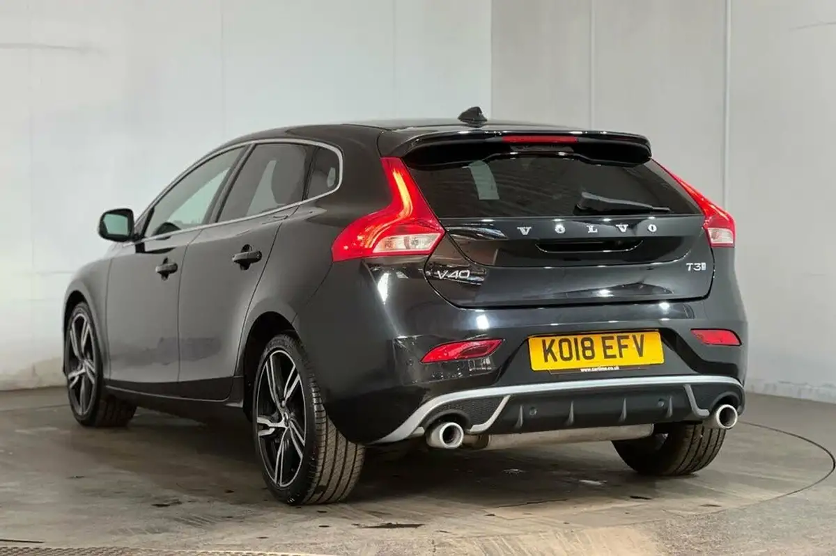 2018-volvo-v40-15-t3-r-design-nav-plus-big-16