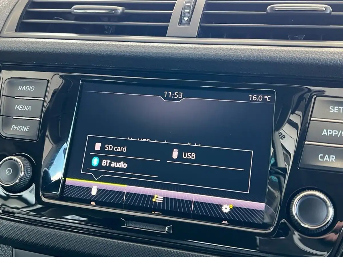 2021-skoda-fabia-10-tsi-se-95ps-estate-big-37