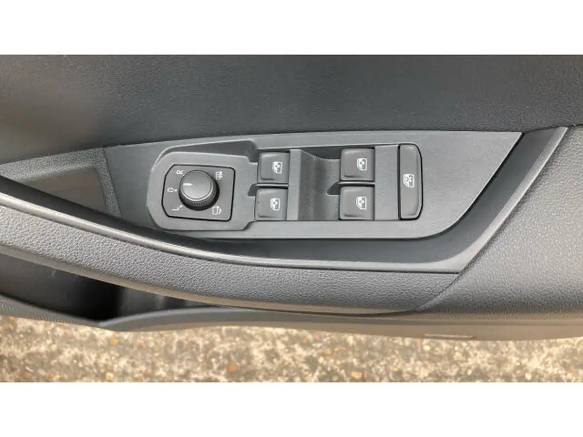2023-skoda-karoq-20-tsi-sportline-big-26