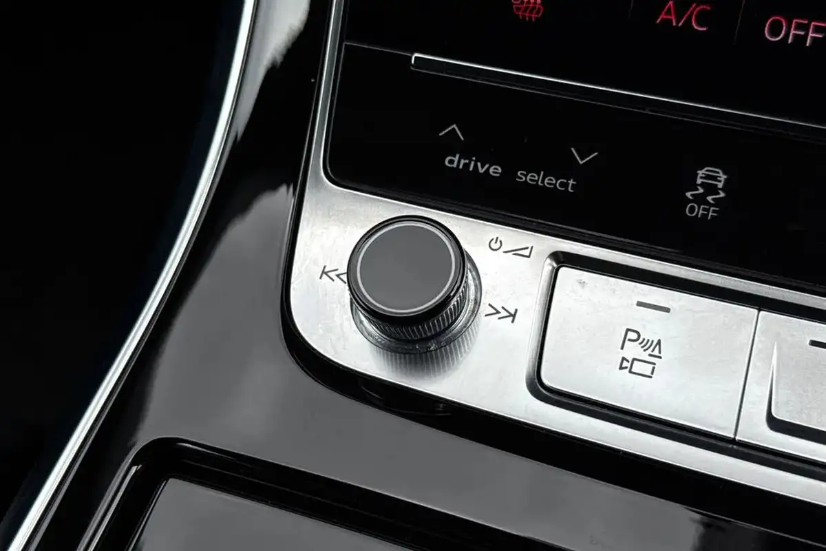 2024-audi-q8-30-55-tfsi-launch-edition-big-46