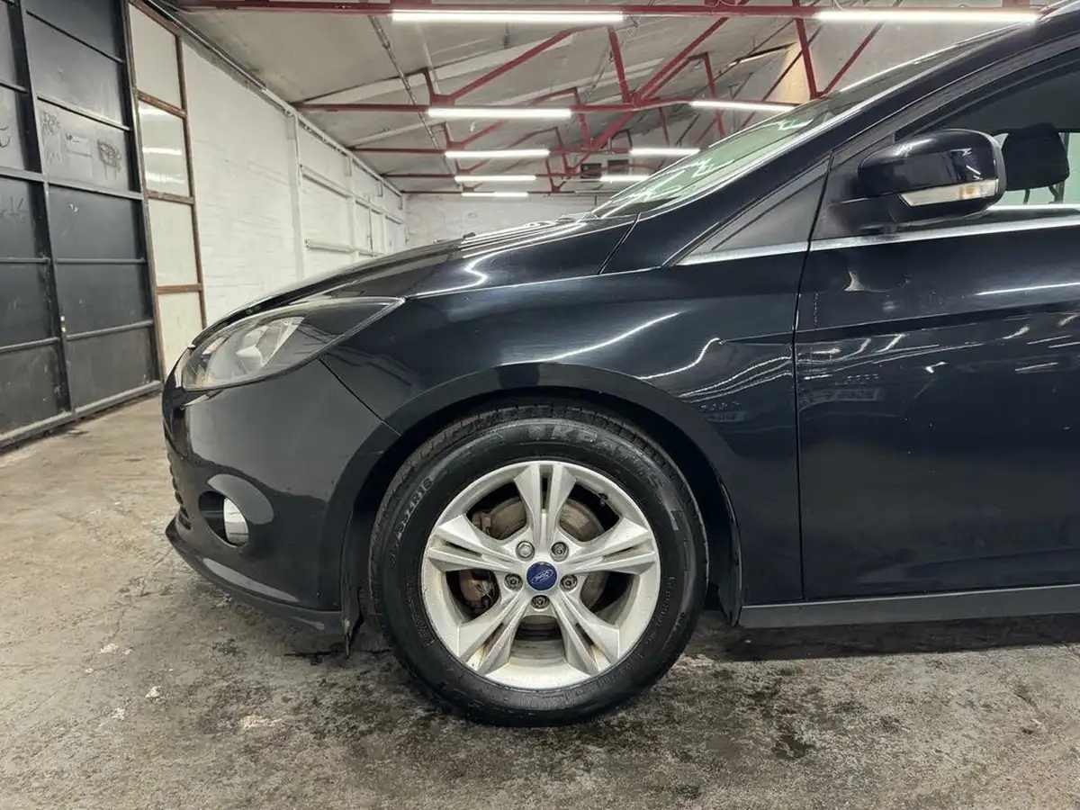 2012-ford-focus-16tdci-zetec-115ps-estate-big-11