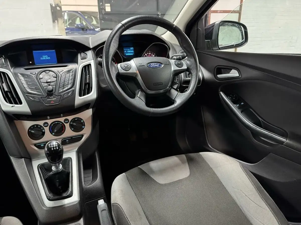 2012-ford-focus-16tdci-zetec-115ps-estate-big-35