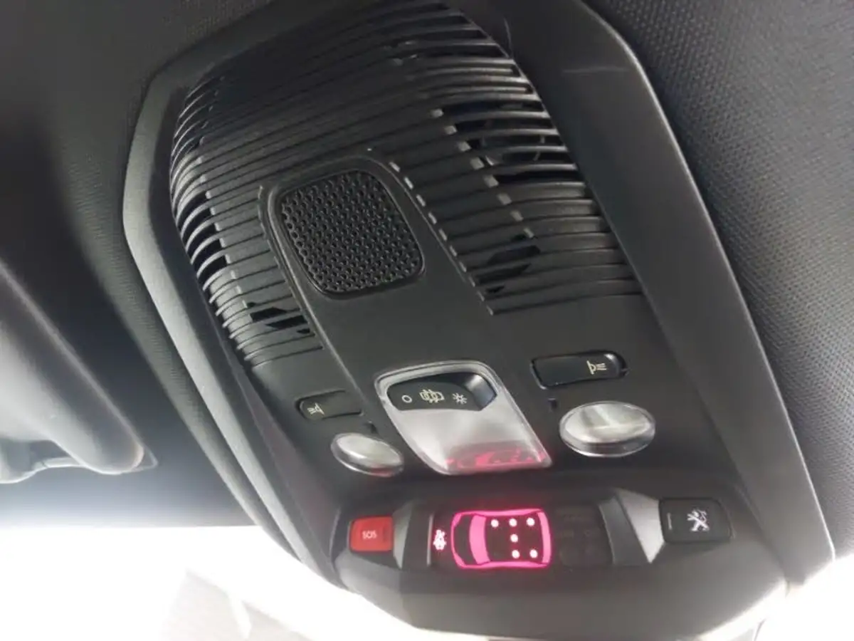 2022-peugeot-5008-suv-16-puretech-gt-premium-big-18