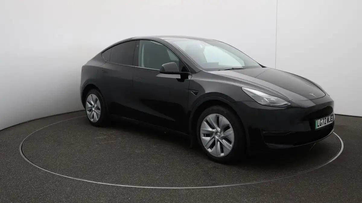 2022-tesla-model-y-e-long-range-big-43