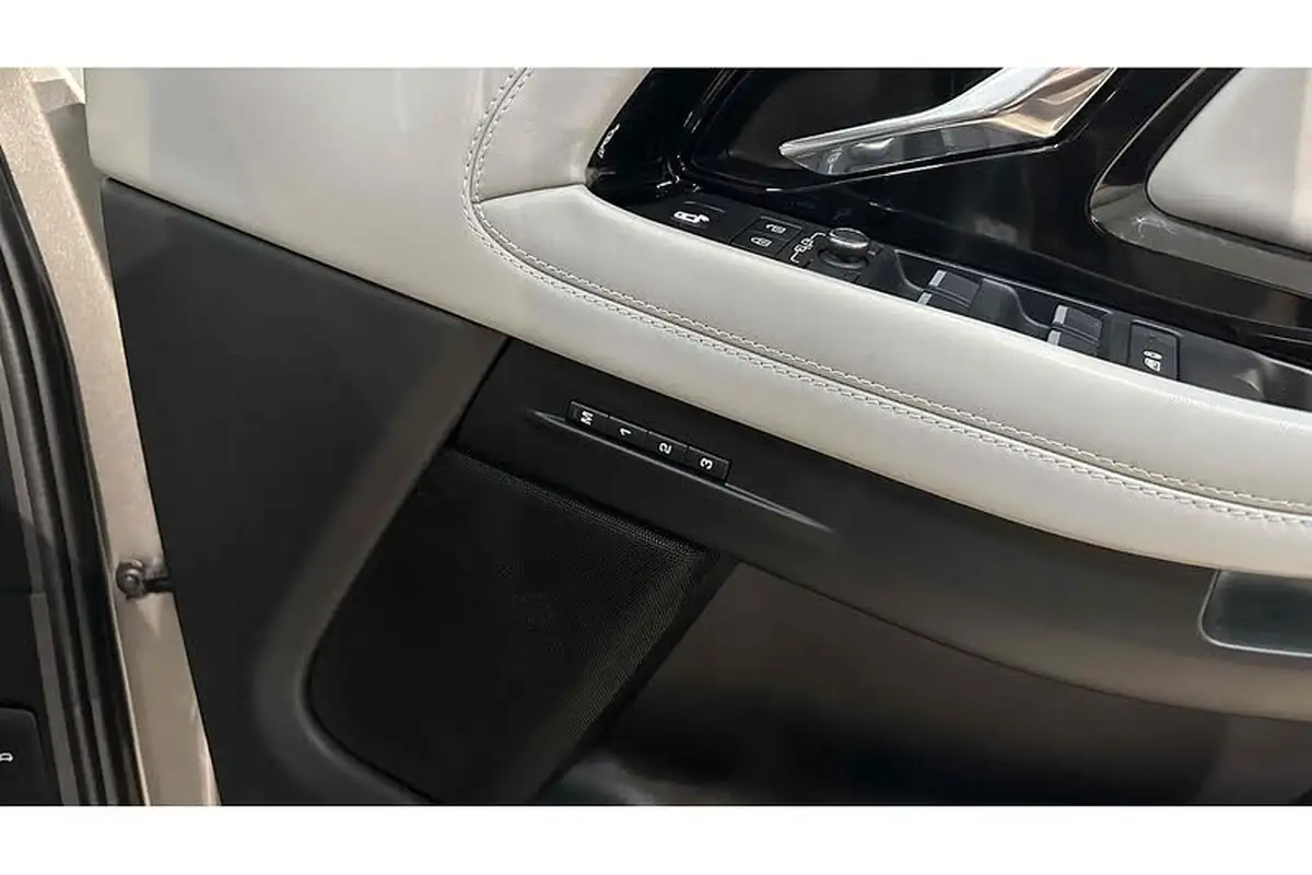 2021-land-rover-range-rover-evoque-15-p300e-r-dynamic-hse-big-35