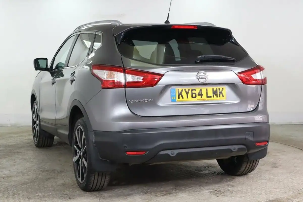2014-nissan-qashqai-16dci-tekna-4x4-big-5