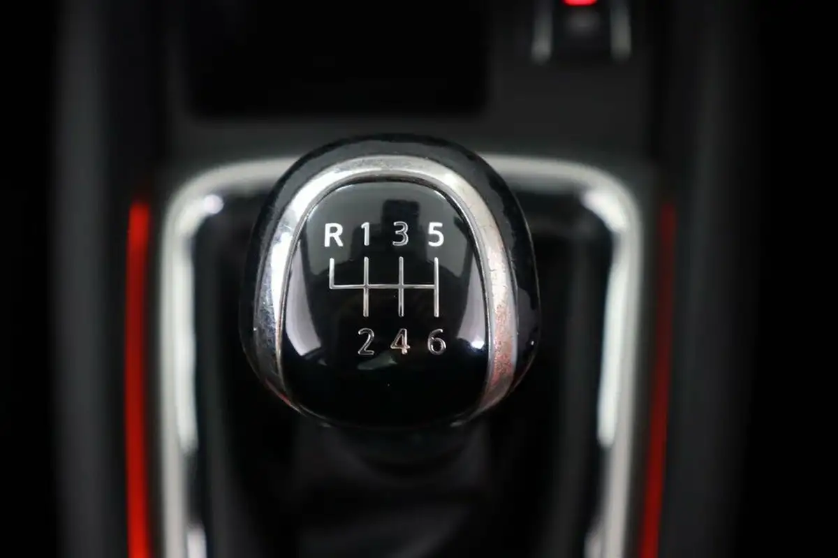 2014-nissan-qashqai-16dci-tekna-4x4-big-29