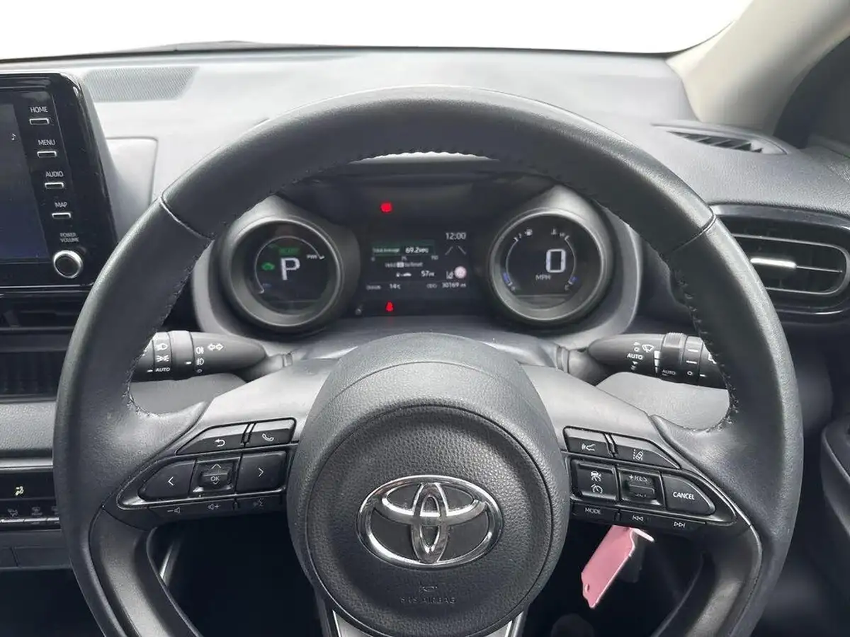 2021-toyota-yaris-15-vvt-i-design-big-12
