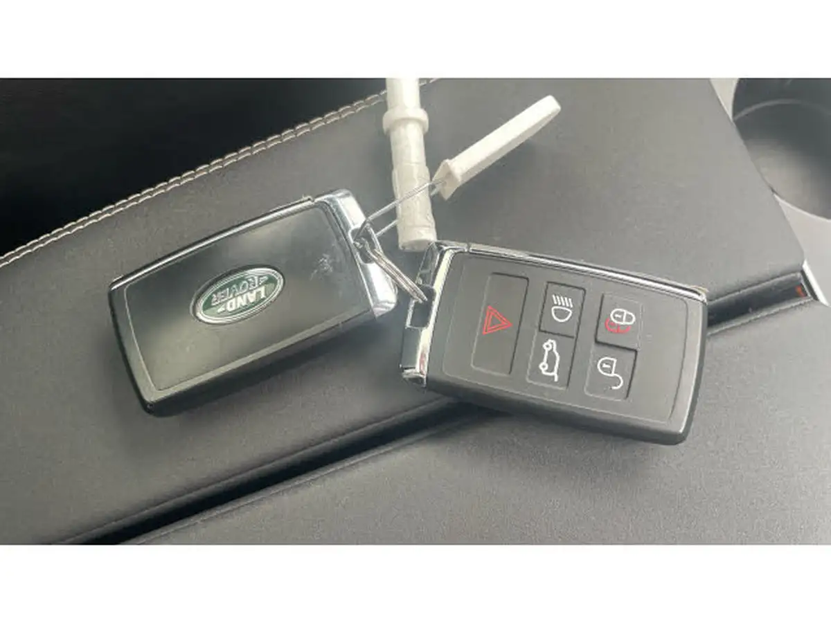 2022-land-rover-range-rover-velar-20-d200-velar-big-19