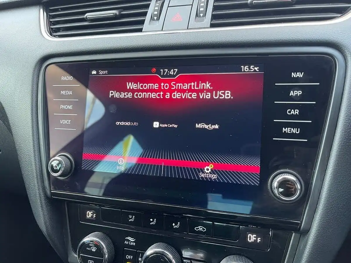 2019-skoda-octavia-20-tsi-vrs-hatchback-dsg-big-22